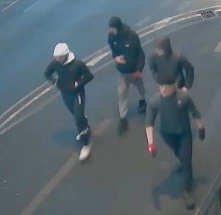 Police investigating an attempted robbery in Huddersfield have released images of a number of people they are trying to identify.

It relates to an incident on 6 April which resulted in a motorbike rider suffering serious injuries.

westyorkshire.police.uk/news-appeals/i…
