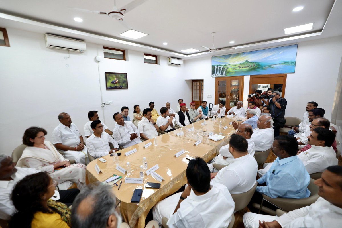 SatyajayT's tweet photo. INDIA Coalition Strategy Meeting: Lok Sabha Results & Future Plans Discussed
#Congress #Coalition #LeadersMeeting #LokSabhaElections #StrategyDiscussion #PoliticalStrategy #OppositionUnity #ElectionResults #FuturePlans https://t.co/7S3rXqnqjZ