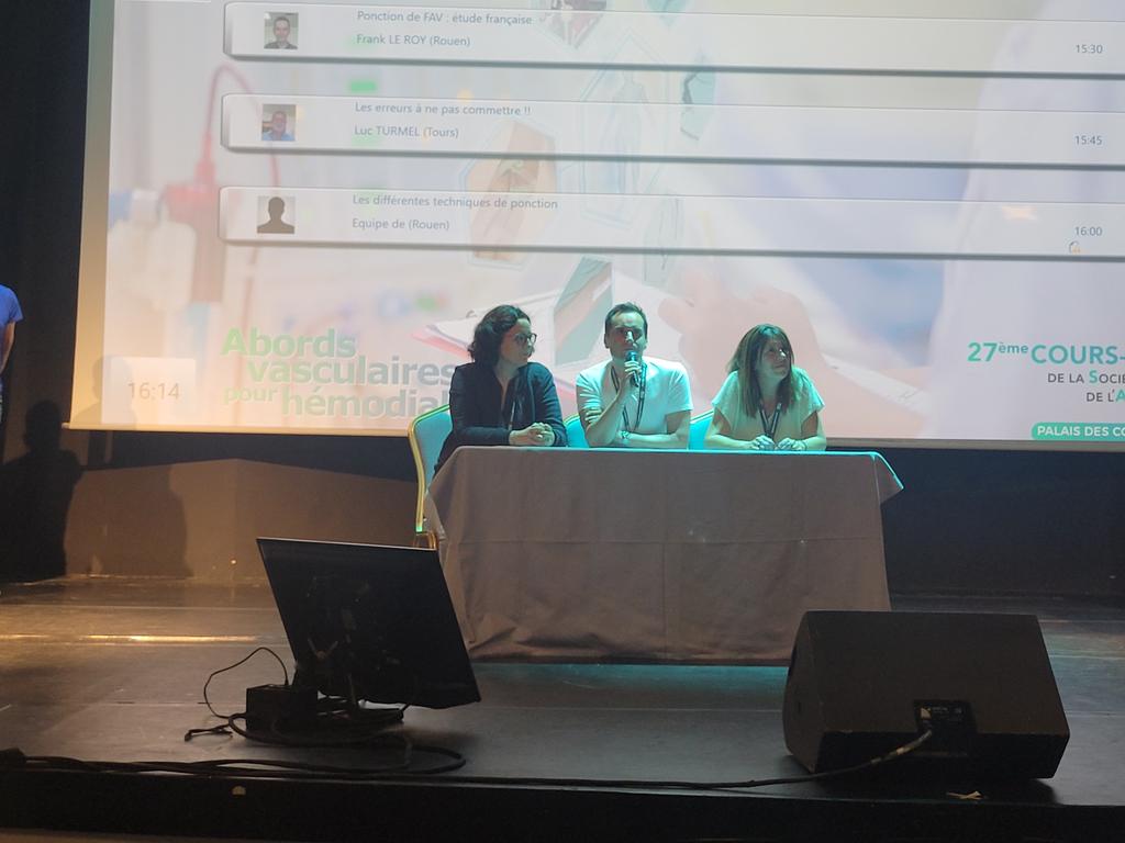 yara_rf's tweet photo. Table ronde sur les différentes techniques de ponction avec les infirmiers d'hémodialyse, et retoue d'expérience de la vraie vie #SFAV2024 @SFAVasculaire https://t.co/704R2wRDmP