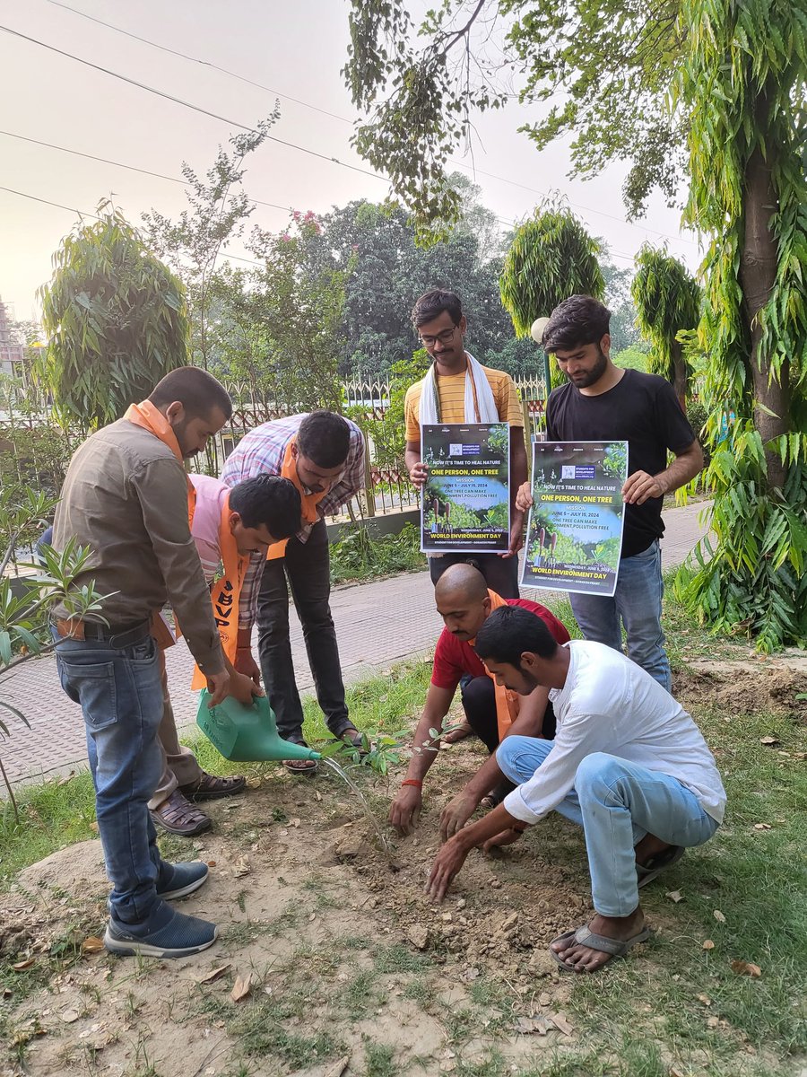 GorakshABVP's tweet photo. आज अभाविप गोरखपुर महानगर के कार्यकर्ताओं द्वारा  पंत पार्क में विश्व पर्यावरण दिवस के अवसर पर पौधारोपण किया गया |

जिसमें मुख्य रूप से  महानगर अध्यक्ष डॉ विवेक शाही जी ,प्रान्त एग्री विज़न संयोजक अभिषेक जी व महानगर मंत्री शुभम गोविंद राव जी उपस्थित रहे |

#SFDIndia 
#WORLDENVIRONMENTDAY
#ABVPGorakhpurMahanagar