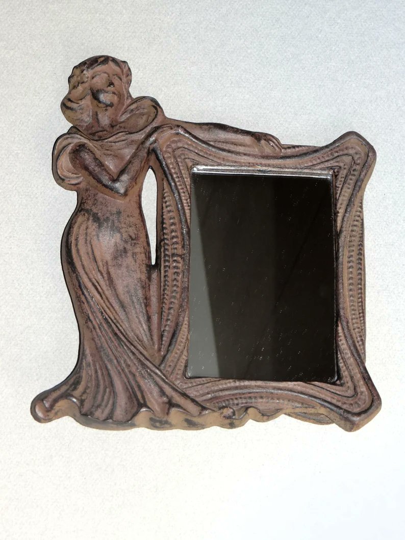 elementsdeco's tweet photo. Vintage mirror with frame and Art Nouveau #castIron #statue #femininity #silhouette #woman #womancrushforever #mirror #homedecor #vintage #decor #HomeStyle #DecorateWithArt #elevateYourDecor 
Available here
  https://t.co/nFATo9HnUx https://t.co/bNIjOzH2uK