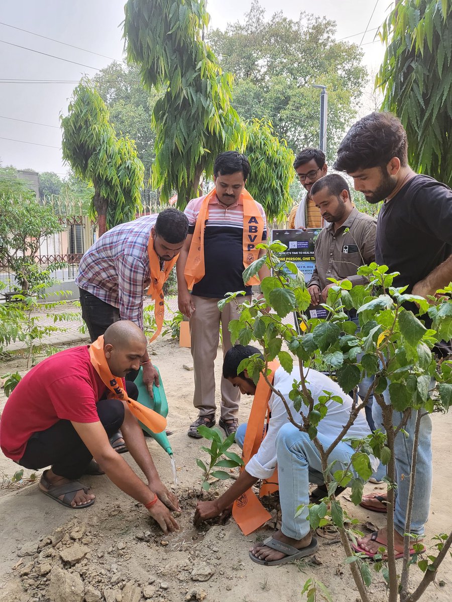 GorakshABVP's tweet photo. आज अभाविप गोरखपुर महानगर के कार्यकर्ताओं द्वारा  पंत पार्क में विश्व पर्यावरण दिवस के अवसर पर पौधारोपण किया गया |

जिसमें मुख्य रूप से  महानगर अध्यक्ष डॉ विवेक शाही जी ,प्रान्त एग्री विज़न संयोजक अभिषेक जी व महानगर मंत्री शुभम गोविंद राव जी उपस्थित रहे |

#SFDIndia 
#WORLDENVIRONMENTDAY
#ABVPGorakhpurMahanagar