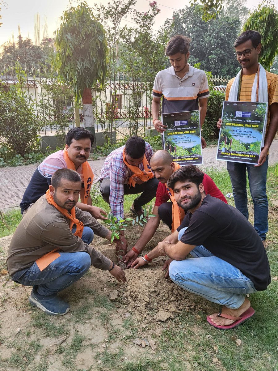 GorakshABVP's tweet photo. आज अभाविप गोरखपुर महानगर के कार्यकर्ताओं द्वारा  पंत पार्क में विश्व पर्यावरण दिवस के अवसर पर पौधारोपण किया गया |

जिसमें मुख्य रूप से  महानगर अध्यक्ष डॉ विवेक शाही जी ,प्रान्त एग्री विज़न संयोजक अभिषेक जी व महानगर मंत्री शुभम गोविंद राव जी उपस्थित रहे |

#SFDIndia 
#WORLDENVIRONMENTDAY
#ABVPGorakhpurMahanagar