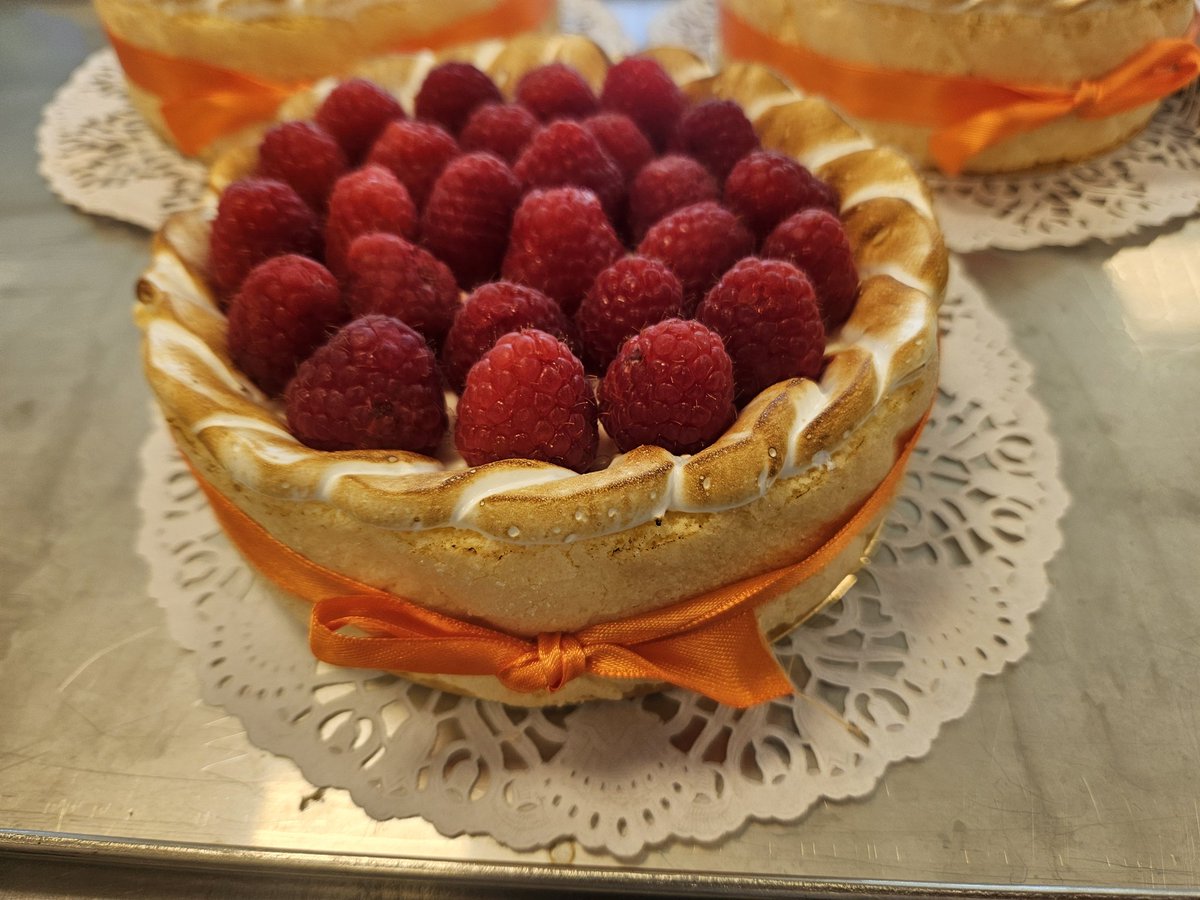 Deze week zitten we in de examen commissie bij <a href="/rijnijssel/">rijnijssel</a>.bakkers opleiding.
Om de examen producten en werkwijze te beoordelen
Echt  leuk om te doen
Jonge enthousiaste bakkers prachtige producten zien maken Die ze geleerd hebben tijdens hun opleiding.Complimenten aan de docenten