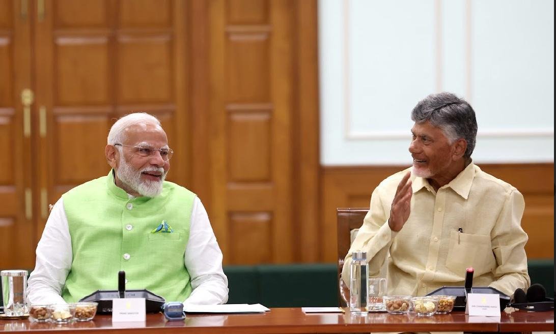 JaiTDP's tweet photo. ఢిల్లీలో జరిగిన ఎన్డీఏ పక్షాల భేటీలో పాల్గొన్న టిడిపి అధినేత చంద్రబాబు గారు, జనసేన అధినేత పవన్ కళ్యాణ్ గారు.
#NaraChandrababuNaidu https://t.co/nu8kalFFWo
