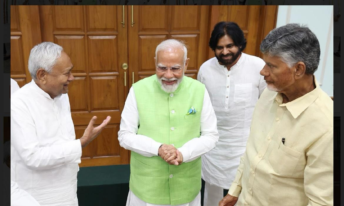 JaiTDP's tweet photo. ఢిల్లీలో జరిగిన ఎన్డీఏ పక్షాల భేటీలో పాల్గొన్న టిడిపి అధినేత చంద్రబాబు గారు, జనసేన అధినేత పవన్ కళ్యాణ్ గారు.
#NaraChandrababuNaidu https://t.co/nu8kalFFWo