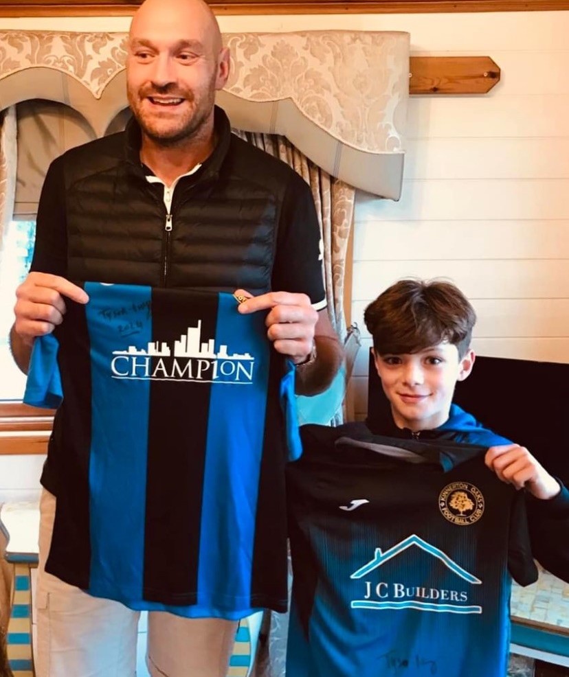 Double Champions?! 🤩

Our Chester practice is proud to sponsor Kinnerton Oaks F.C. u12's - and recently, the team were paid a visit by former heavyweight boxing champion, Tyson Fury! He took a moment to talk with the boys, signing a couple of kits sporting the Champion logo. 🏆