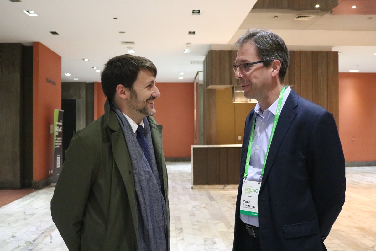 Ministerio de Energía (@minenergia) on Twitter photo Seguimos impulsando la colaboración público-privada. ⚡️🍃
El ministro <a href="/DiegoPardow/">Diego Pardow</a> participó en #H2LAC2024, el encuentro de la industria de Hidrógeno Verde de América Latina y el Caribe, donde dialogaron sobre la importancia de h2v para el desarrollo de un futuro más sostenible. Seguimos impulsando la colaboración público-privada. ⚡️🍃
El ministro <a href="/DiegoPardow/">Diego Pardow</a> participó en #H2LAC2024, el encuentro de la industria de Hidrógeno Verde de América Latina y el Caribe, donde dialogaron sobre la importancia de h2v para el desarrollo de un futuro más sostenible.