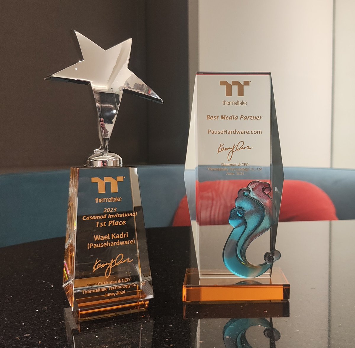 Pause_Hardware's tweet photo. Pas 1 mais deux awards pour #PauseHardware au #computex2024 ! Merci à @ThermaltakeInc @Thermaltake_de https://t.co/SbBRMlN4Cu
