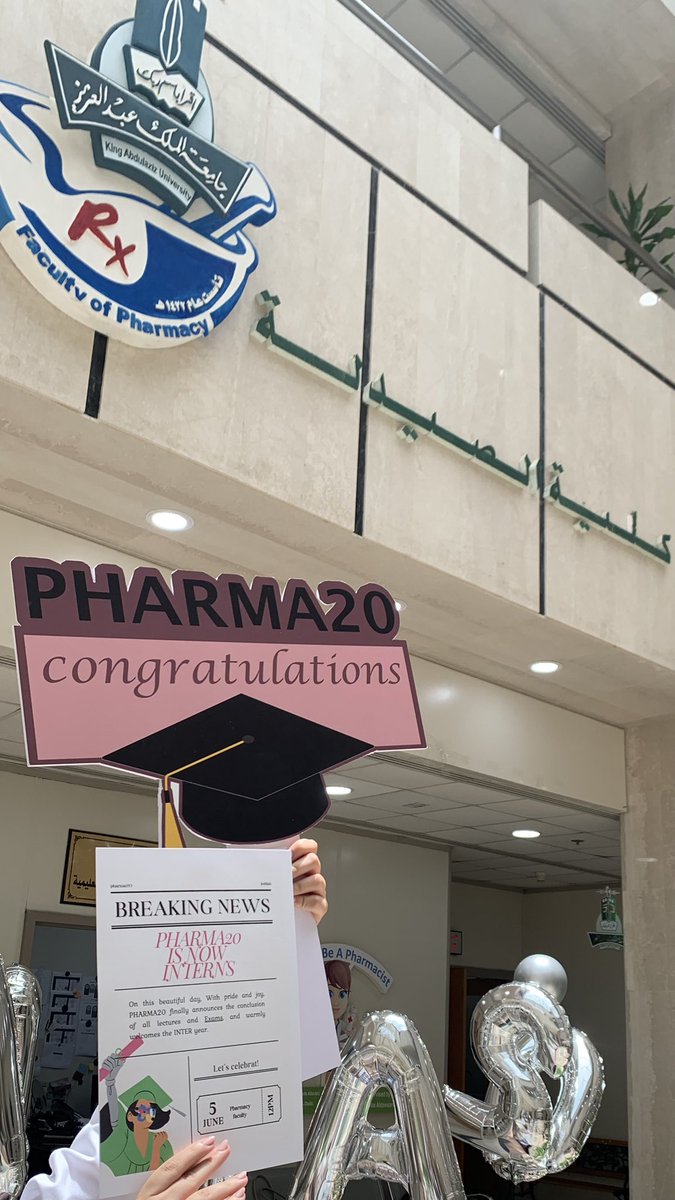 NoranAlsolami's tweet photo. Let the world KNOW 
WE GRADUATED!!!!!!!!!! https://t.co/dyVl2PQOO8