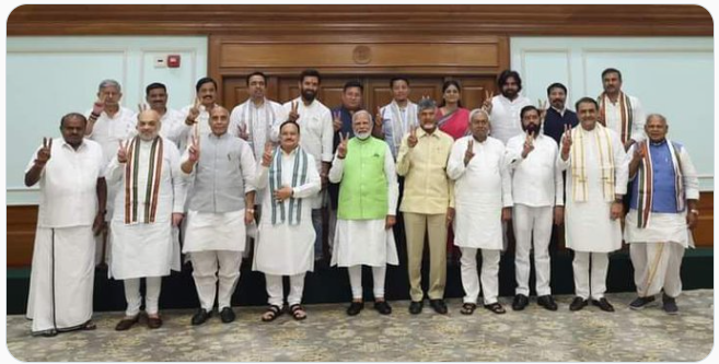 D_TechnoFreak's tweet photo. Uncle in Right.. be like.. 😅
Why should PM has all the fun !!
#NehruJacket https://t.co/LUqyqNxxOW