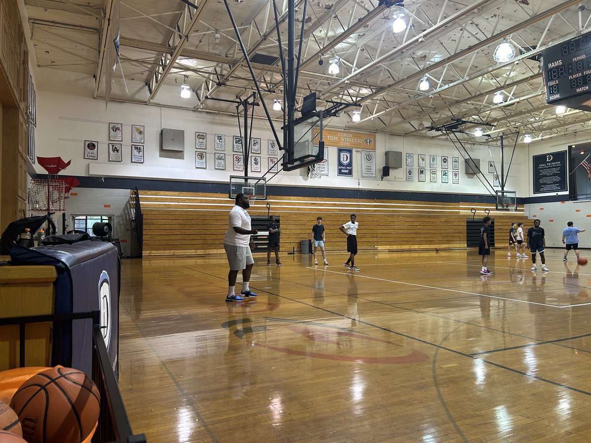 DePaulPrepMBB's tweet photo. Grateful for all our coaches but what an experience it is for our student athletes to learn from a former professional basketball player in Coach Dillion Sneed. https://t.co/7D2jcpYkMO