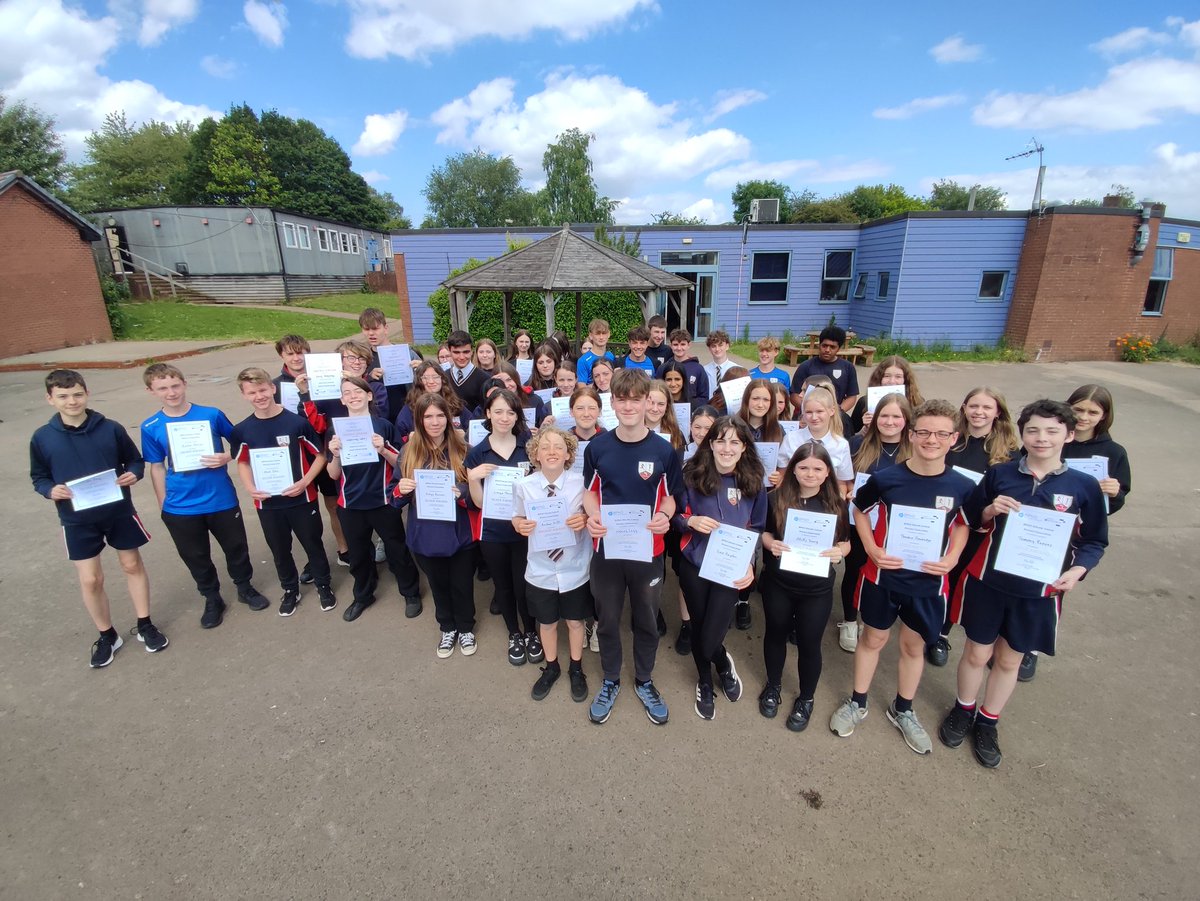 Massive congratulations to all the Y10 students <a href="/WyedeanSchool/">Wyedean School & Sixth form centre</a> that took part in this year's <a href="/TheBPhO/">The BPhO</a> Junior Physics Challenge!
5x Gold 🥇 
17x Silver 🥈 
34x Bronze 🥉