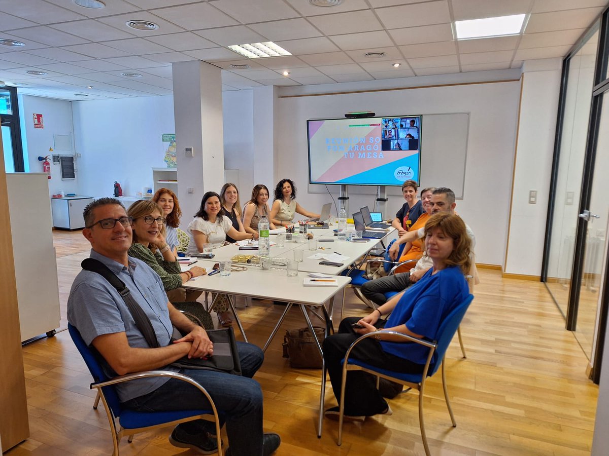 aragonentumesa's tweet photo. Hoy estamos reunidos con los Grupos de Acción Local que componen nuestro proyecto para definir la estrategia para los próximos años. 

I🫶🏻 Pon Aragón en tu Mesa. https://t.co/xCzxodSIL1