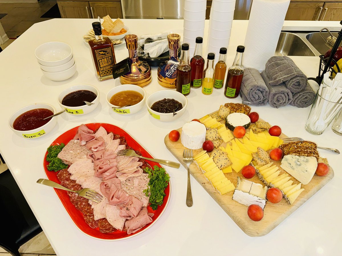 yesin1988's tweet photo. Here @Chilis its #CheeseDay!🧀🧀So let me share the central plains charcuterie board jellies and vibes! Thank you @SamAdamsBeer (Adam, Frank, Tristan and Alison)sponsor 😋 I can’t wait to see how everyone else did cheese day to reinforce culture in the restaurants!🙂 https://t.co/WccGXZLHLz
