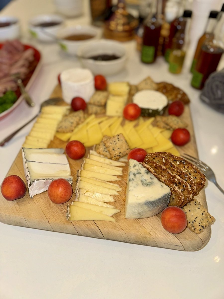 yesin1988's tweet photo. Here @Chilis its #CheeseDay!🧀🧀So let me share the central plains charcuterie board jellies and vibes! Thank you @SamAdamsBeer (Adam, Frank, Tristan and Alison)sponsor 😋 I can’t wait to see how everyone else did cheese day to reinforce culture in the restaurants!🙂 https://t.co/WccGXZLHLz