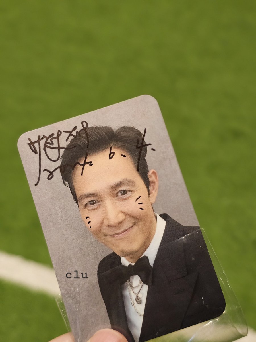 clu_6124's tweet photo. 오늘 (나한테) 최고의 귀여움 이슈
잴한테 싸인 받다가 고양이 수염 귀여운 거 그려달라고 했더니 햄제이가 그려준 수염 https://t.co/mEicNWA19l