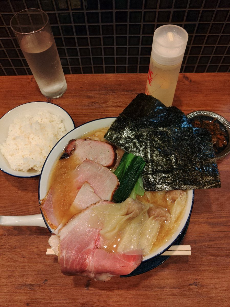 DAIWA_OSPjr's tweet photo. ✨蒼翔    東高円寺店✨
👏✨新店ｵｰﾌﾟﾝ🎉㊗️
5/16  12:20頃着丼
新店ｵｰﾌﾟﾝおめでとうございます‼️大将のﾀｸﾏさんにご挨拶と差入れを渡せました💦久々にﾀｸﾏさんと会えたぱたぱた依頼😂
・ﾜﾝﾀﾝﾁｬｰｼｭｰﾒﾝ🍜￥1500+大ライス￥300?
ｽｰﾌﾟもﾁｬｰｼｭｰもﾜﾝﾀﾝも全て上品🍜 https://t.co/7ymcGit9Lm