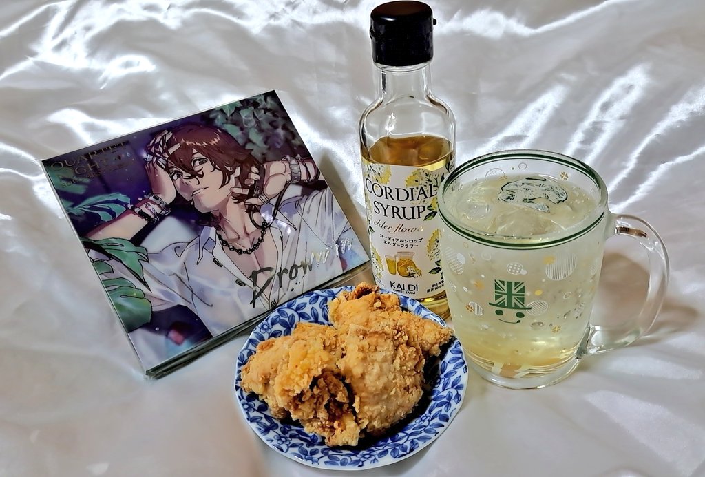 Starry6vo's tweet photo. 改めて、嶺ちゃんソロベストアルバム Drown in 発売おめでとうございます!!
素敵なアルバムありがとう✨✨
エルダーフラワーのソーダ割りを飲みながらアルバム聴いています🥂💚
#嶺二のキラメキに溺れChu
#Drownin
#寿嶺二 https://t.co/z7rzqcS9Z6