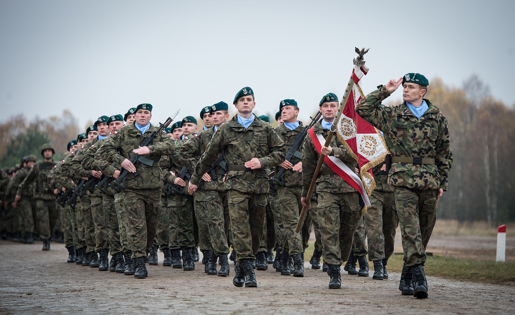 Dt_Pl_Inst's tweet photo. Im neuen #DPIBlog erklärt Christian Nerzejewski den Stand der derzeitigen verteidigungspolitischen Lage Polens. Anders als Deutschland wäre Polen als östliche Grenze der NATO bei einem Angriff Russlands eines der ersten Ziele. 👉 https://t.co/JGbPcsq7Lp https://t.co/Qie6oYDmlw