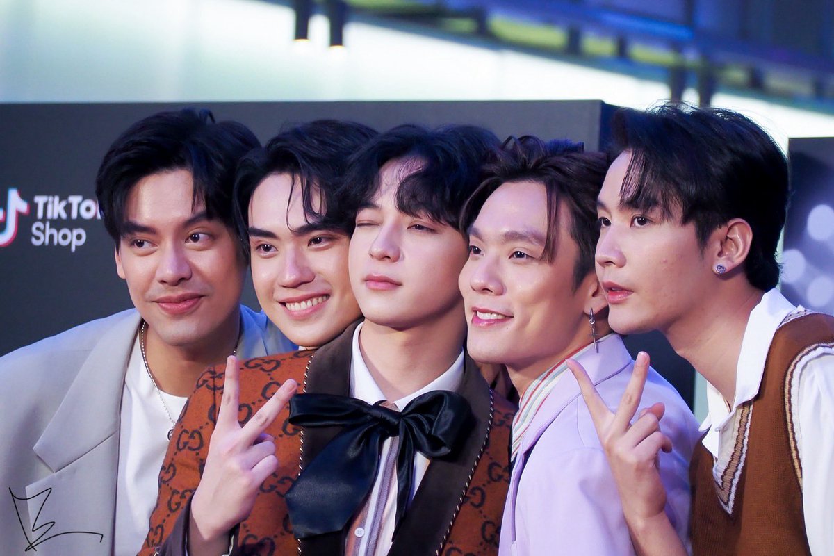 iiambew's tweet photo. ไม่เห็นภาพแบบนี้มานานแค่ไหนแล้ว

#TiktokShopRunwayxSB5 

#SBFIVE 
 #บาสเด็กอ้วนที่แท้จริง 
#ขุณขิมมอญ #CTRPANUWAT
#TaeDarvid #TEeThanapon https://t.co/pWJQBCD7gt