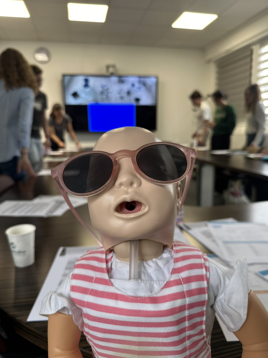 cpSYdl's tweet photo. Aujourd’hui, je suis la maman anxieuse de ce bébé pour la simulation d’une consultation de vaccination ! #simulation #communicationsoignantsoigné #prévention #médecinenancy #CUESim #êtremédecin https://t.co/ol4YAvRr1O