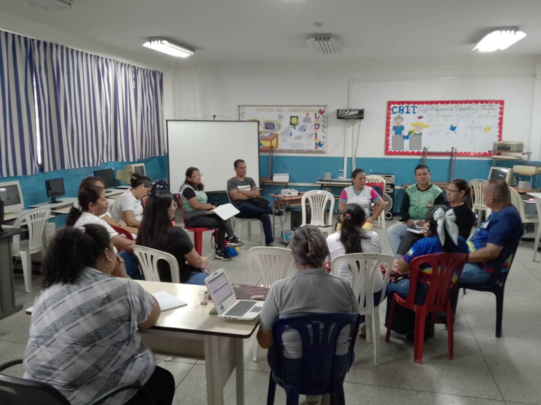 cbitcolinasbnas's tweet photo. Formación Docentes enlaces con Defensoría de la Parroquia Alto Barinas  circuito 4.31, 4.32, 4.33 https://t.co/bWcsEiWMLL