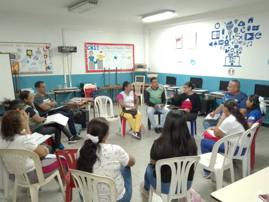 Formación Docentes enlaces con Defensoría de la Parroquia Alto Barinas  circuito 4.31, 4.32, 4.33