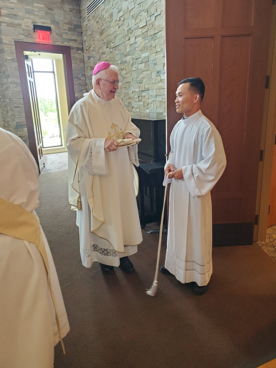 ArchlouVocation's tweet photo. Some candid moments before the Presbyteral Ordination June 1, 2024. #louisvillevocations #HolyPriests #GodsCalling https://t.co/Ed8vthUrPi
