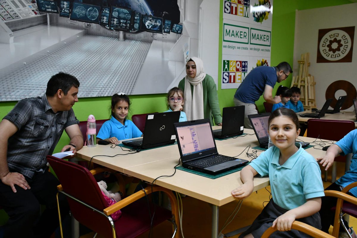 Tekirdag_Ar_Ge's tweet photo. Hüseyin Pehlivan İlkokulu öğrencilerini Müdürlüğümüz "Selma Akdoğan Maker, Kodlama ve STEM Laboratuvarında" ağırladık 
�� https://t.co/vLhDWkQZ0g
@ersanulusan @tekirdagmem @TekirKod @hpehlivanio59 https://t.co/npW9Yvf9S0