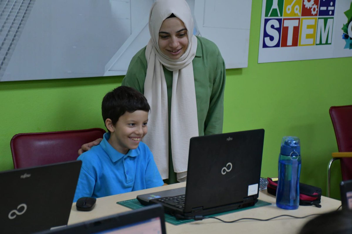 Tekirdag_Ar_Ge's tweet photo. Hüseyin Pehlivan İlkokulu öğrencilerini Müdürlüğümüz "Selma Akdoğan Maker, Kodlama ve STEM Laboratuvarında" ağırladık 
�� https://t.co/vLhDWkQZ0g
@ersanulusan @tekirdagmem @TekirKod @hpehlivanio59 https://t.co/npW9Yvf9S0
