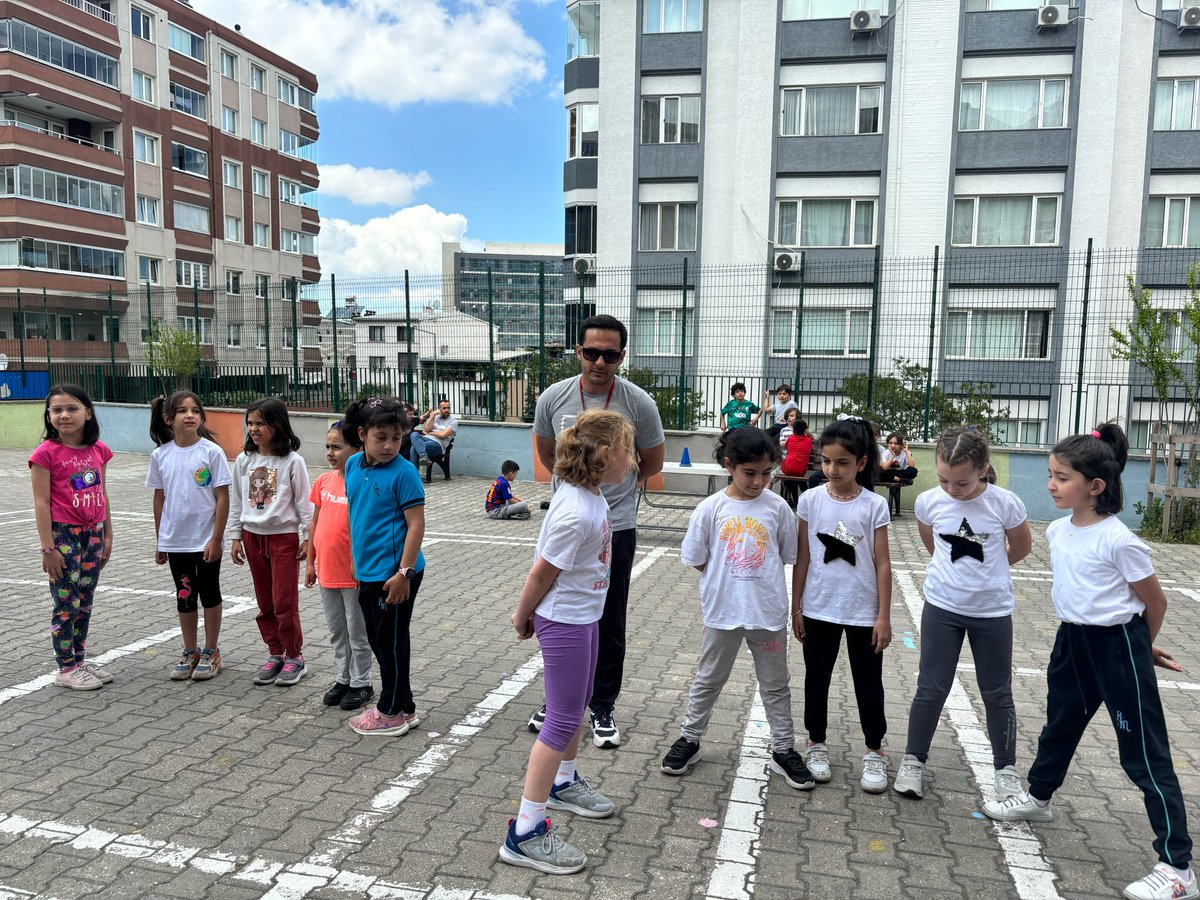 MalcRahmiye's tweet photo. Çekişmeli Geçen Hentbol Müsabakalarındandan Fotoğraflar...🤾 https://t.co/bpEkTdne2o