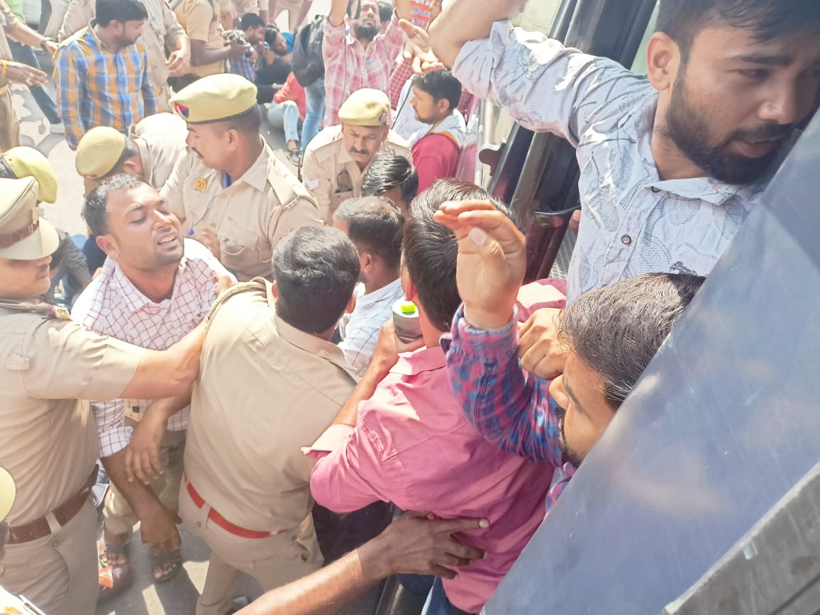 Shailendra47103's tweet photo. @myogiadityanath #69000_उत्तरकुंजी_नियुक्ति_दें 
बाबा जी आपके प्रदेश के युवा ही आपकी पहचान है , आपके बच्चे हैं। 69000 शिक्षक भर्ती उत्तरकुंजी में पीड़ित युवाओं को नियुक्ति देकर हम सभी के परिवार के सम्मान को बचायें, क्योंकि हम सभी का सम्मान आप पर ही निर्भर है । https://t.co/Tr0YvRefVK