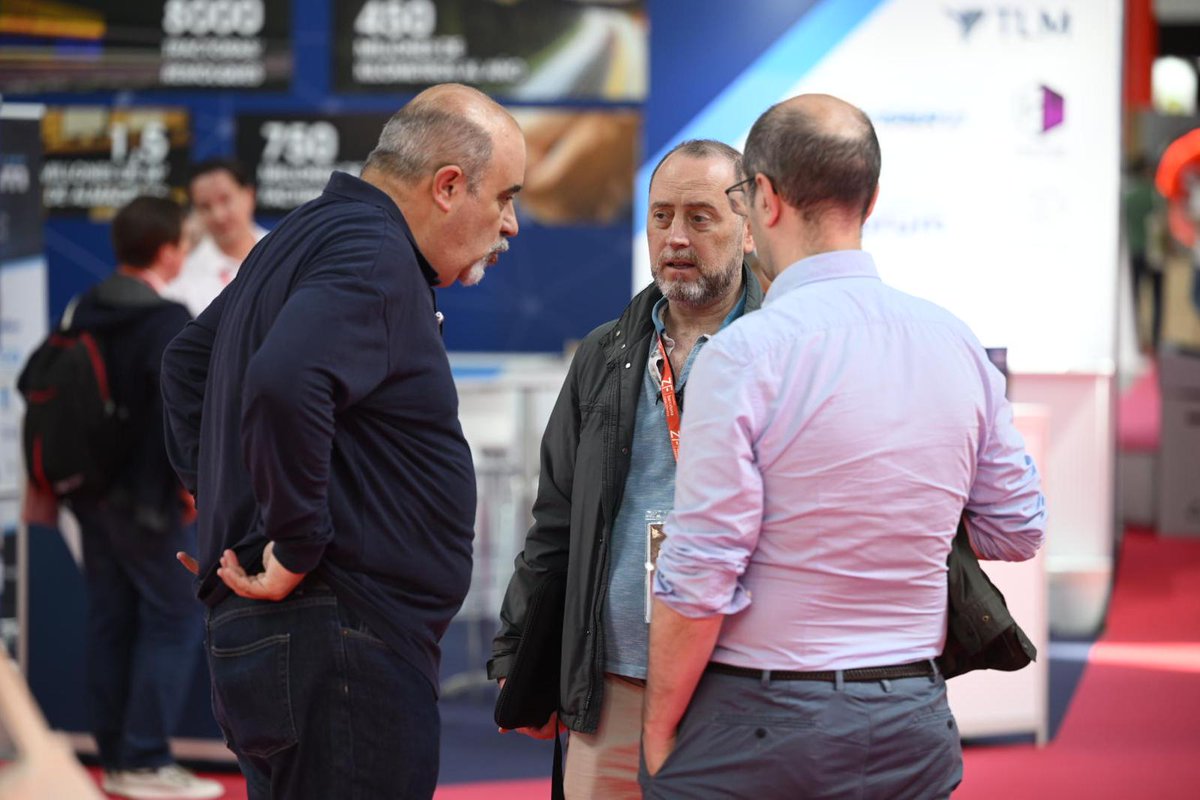 SILBarcelona's tweet photo. En el #SIL2024 nos encanta los #networkings que se generan, ya que es una oportunidad perfecta para compartir experiencias y conocimientos con compañeros del sector que tanto nos apasiona: la #logística. 😍 https://t.co/UZemtdE56e