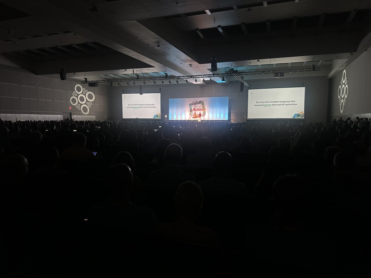 Nareshbg's tweet photo. Sridhar kicking off #Zoholics24 our biggest ever Zoholics https://t.co/j6EANd5YbN