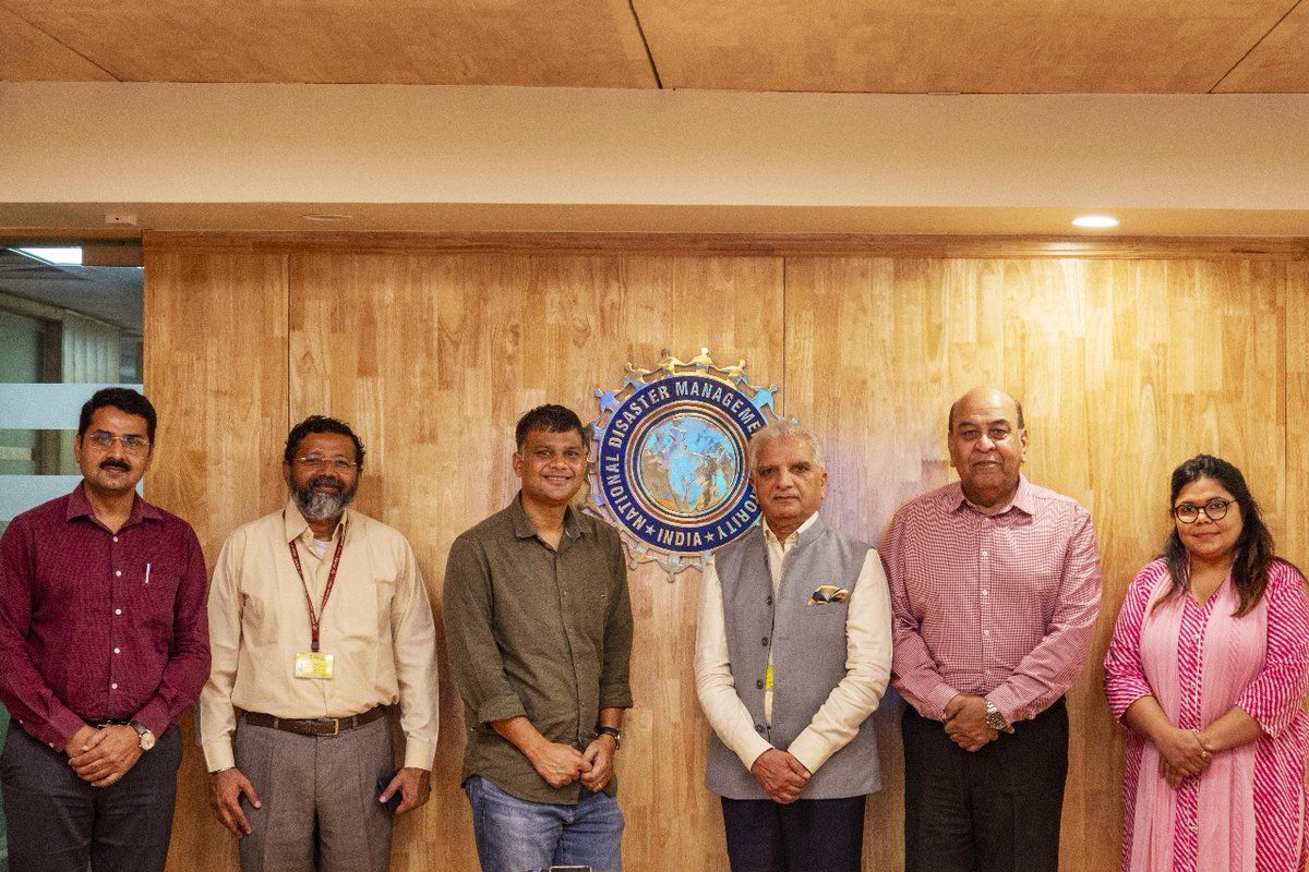 WephotoIn's tweet photo. An incredible session today at NDMA wid Mr Vicky Roy, who shared his expertise on  vital role of photography in Disaster Risk Reduction. 
A heartfelt thanks to Lt Gen Syed Ata Hasnain (Retd), Shri Rajendra Singh, Shri Krishna S. Vatsa, nd Vicky Roy.👇
#PhotographyForChange https://t.co/VVIwX3WpG8