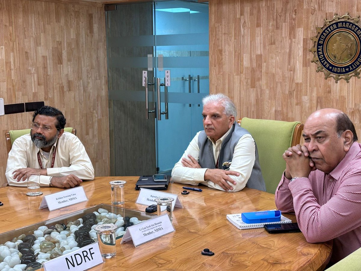 WephotoIn's tweet photo. An incredible session today at NDMA wid Mr Vicky Roy, who shared his expertise on  vital role of photography in Disaster Risk Reduction. 
A heartfelt thanks to Lt Gen Syed Ata Hasnain (Retd), Shri Rajendra Singh, Shri Krishna S. Vatsa, nd Vicky Roy.👇
#PhotographyForChange https://t.co/VVIwX3WpG8