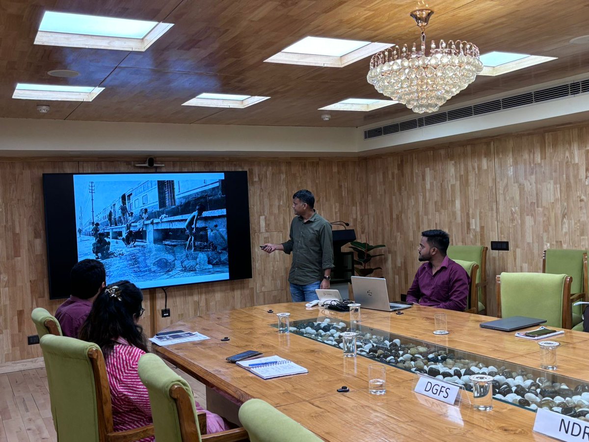 WephotoIn's tweet photo. An incredible session today at NDMA wid Mr Vicky Roy, who shared his expertise on  vital role of photography in Disaster Risk Reduction. 
A heartfelt thanks to Lt Gen Syed Ata Hasnain (Retd), Shri Rajendra Singh, Shri Krishna S. Vatsa, nd Vicky Roy.👇
#PhotographyForChange https://t.co/VVIwX3WpG8