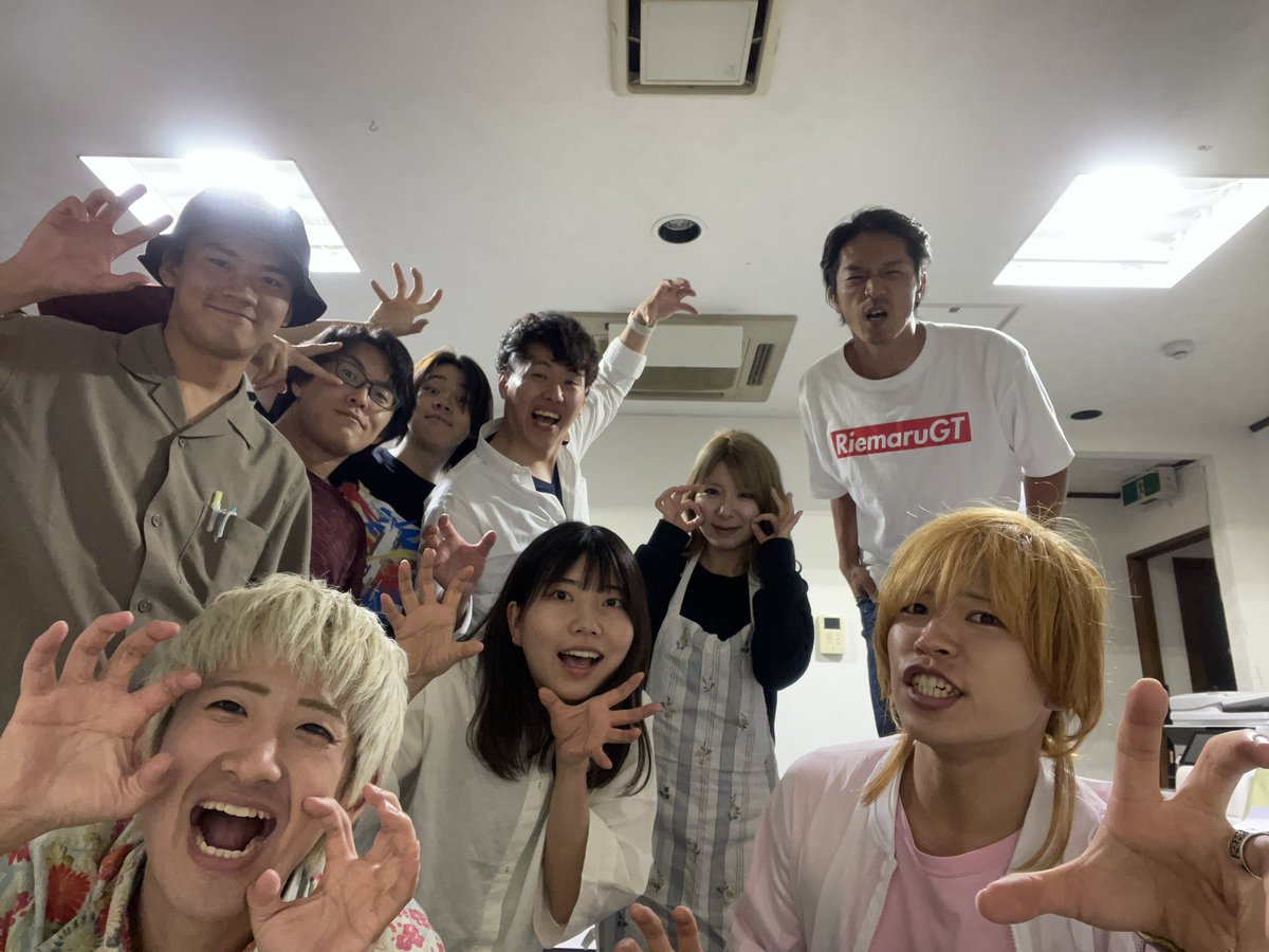 初の立ち稽古でした。
みんなの持ち込んだものが楽しすぎてどれを取ろうか迷いますね🤔
面白いものが出来上がりそうです！
#すまカラ