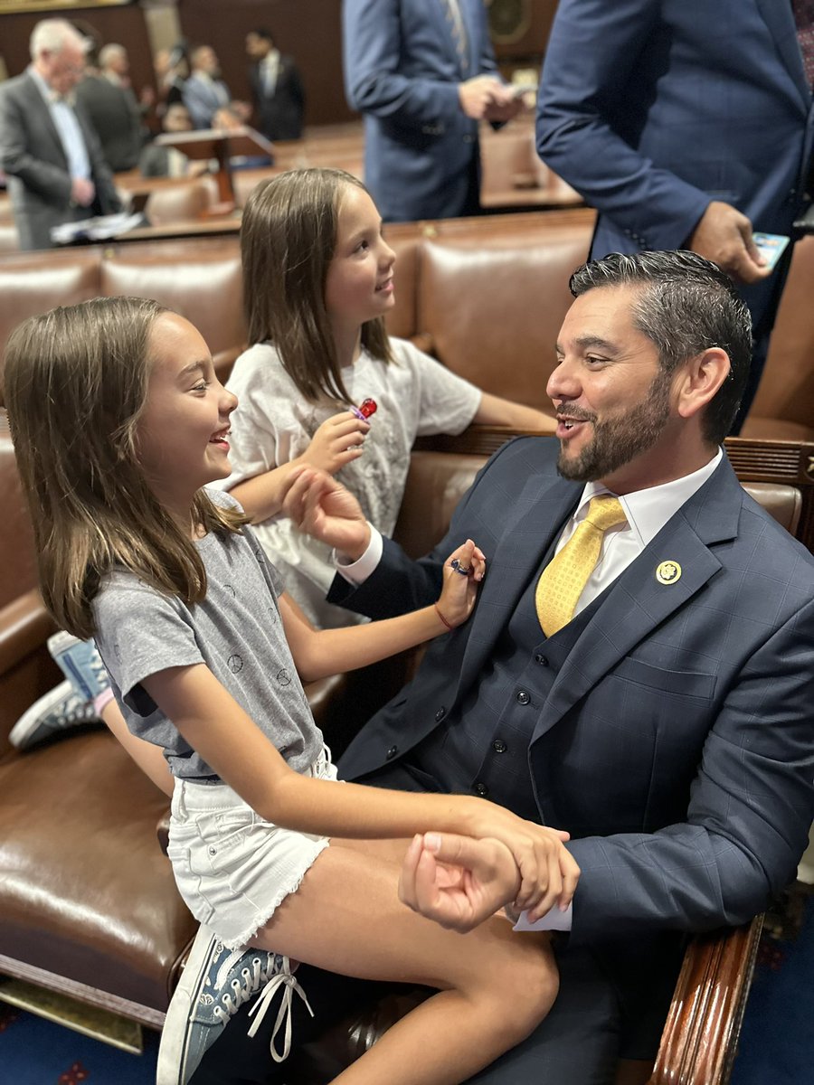 DadsCaucus's tweet photo. We organized the very first Kids in Congress Day with @RepJeffries, @RepJoeNeguse and the Mamas' Caucus! It was great to see several Dads Caucus members participate with their little ones. 

We can't wait to see you next year! https://t.co/vy2zElwlyg