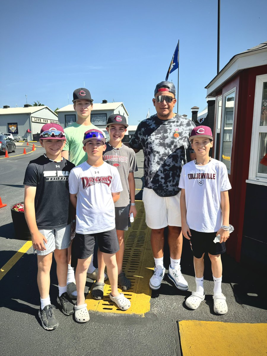 CDBaseballClub's tweet image. Dragons got to meet former MLB slugger Miguel Cabrera.