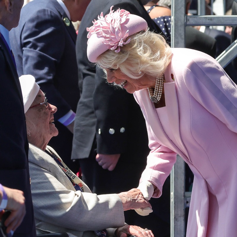 RoyalFamily's tweet photo. In Portsmouth, The King, The Queen and The Prince of Wales have joined veterans, Heads of State and members of the public to remember the troops who, 80 years ago, were preparing for D-Day and an uncertain fate in France.

Click to read more. #DDay80