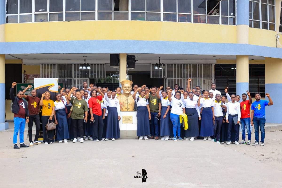 StayMuntu1's tweet photo. Le 25 mai 2024, StayMuntu a organisé une conférence-débat  au complexe scolaire Cardinal Mosengwo sur : "l'apport moral des influenceurs sur la jeunesse congolaise".
L'événement a mis en lumière les aspects positifs et négatifs de l'influence des médias sociaux sur la jeunesse. https://t.co/RjI2FrGW6p