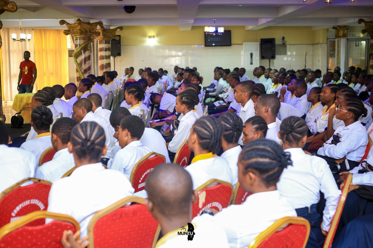 StayMuntu1's tweet photo. Le 25 mai 2024, StayMuntu a organisé une conférence-débat  au complexe scolaire Cardinal Mosengwo sur : "l'apport moral des influenceurs sur la jeunesse congolaise".
L'événement a mis en lumière les aspects positifs et négatifs de l'influence des médias sociaux sur la jeunesse. https://t.co/RjI2FrGW6p