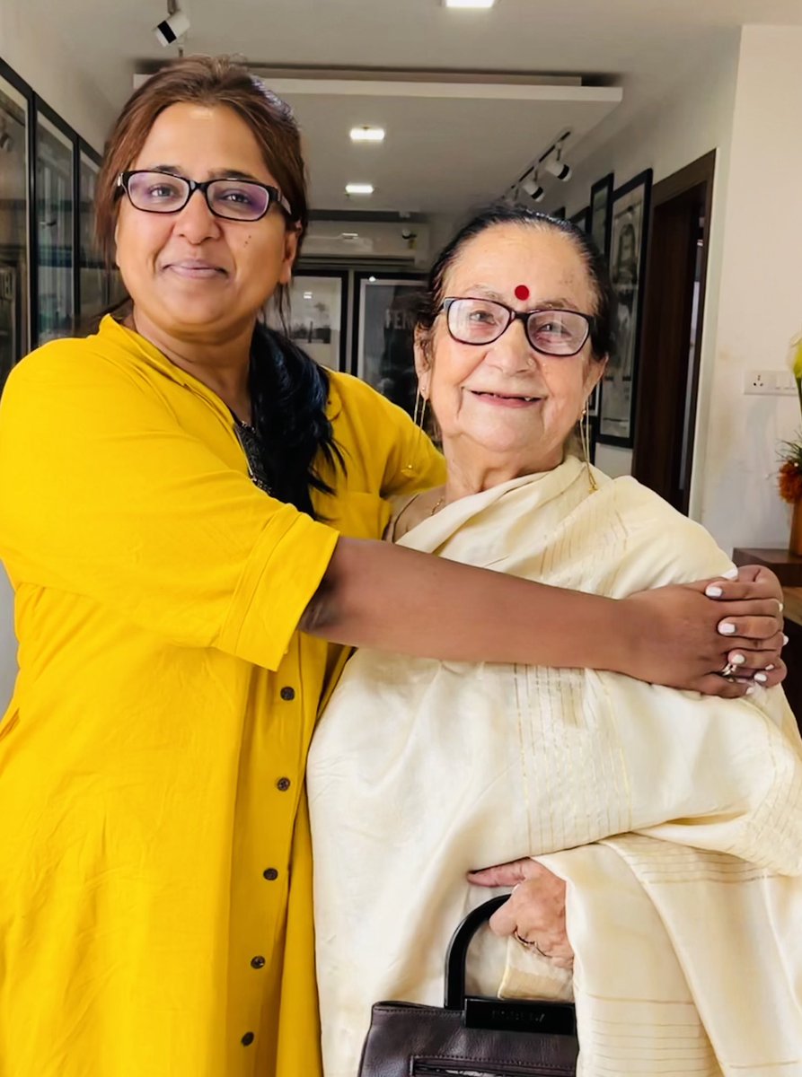 priyagupta999's tweet photo. Wishing my favourite #Dulari ji a very Happy Birthday!!! I pray to God for her to be blessed with a super healthy long life!!! Anupam you both are so lucky to have each other!!! @AnupamPKher #DulariRocks https://t.co/GF3cggZvsN