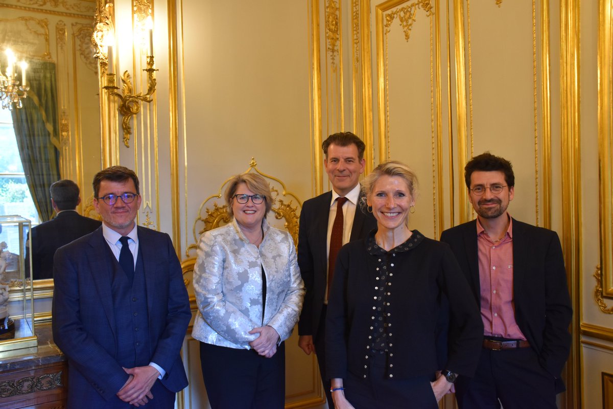 AmbSuisseParis's tweet photo. A l’orée des @jeuxolympiques #Paris2024 et J-50 avant l’ouverture de la #MaisonSuisse,

🎙️ conférence-débat autour des opportunités &amp; défis que l’organisation de grandes manifestations sportives engendre sur le plan social et environnemental.

#RSE #durabilité #megasportingevents https://t.co/HPTbVGgeHZ
