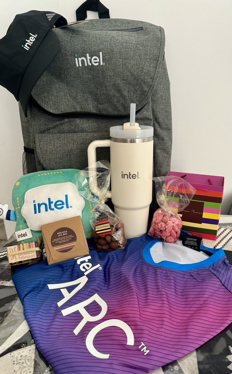 Astuces_de_Geek's tweet photo. @IntelFrance Possible d'avoir les goodies suivants ?
Merci pour votre retour https://t.co/oaUqt8Mxla