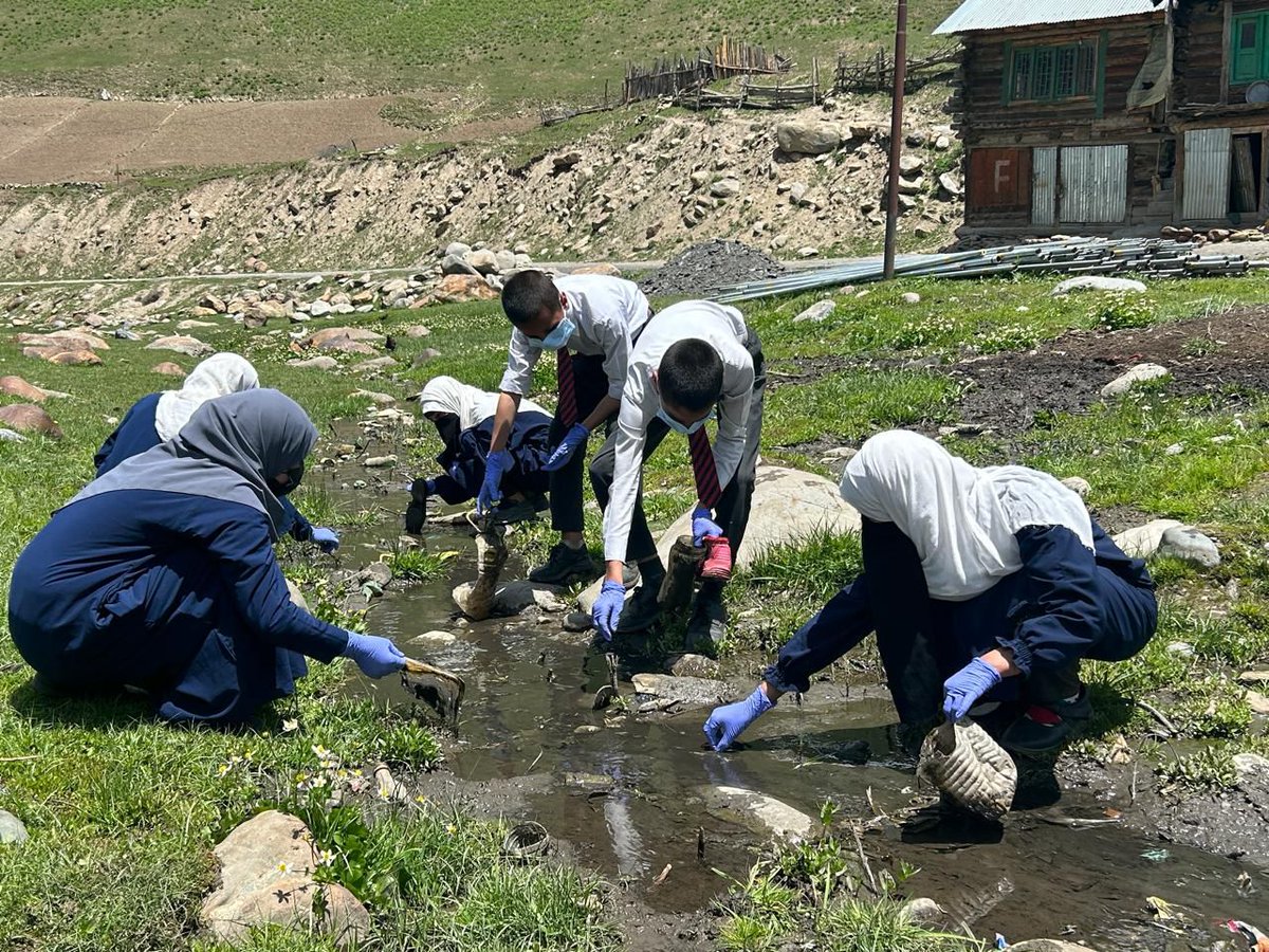 MuntahaMeer's tweet photo. The Earth doesn't need us. We need the Earth. Let's celebrate #WorldEnvironmentDay by giving back to our planet 🌍 🌿 🌱 🌳
#WorldEnvironmentDay
#GreenLegacy
#GreenWave
#EcoEvolution https://t.co/5vhQeZrQH2