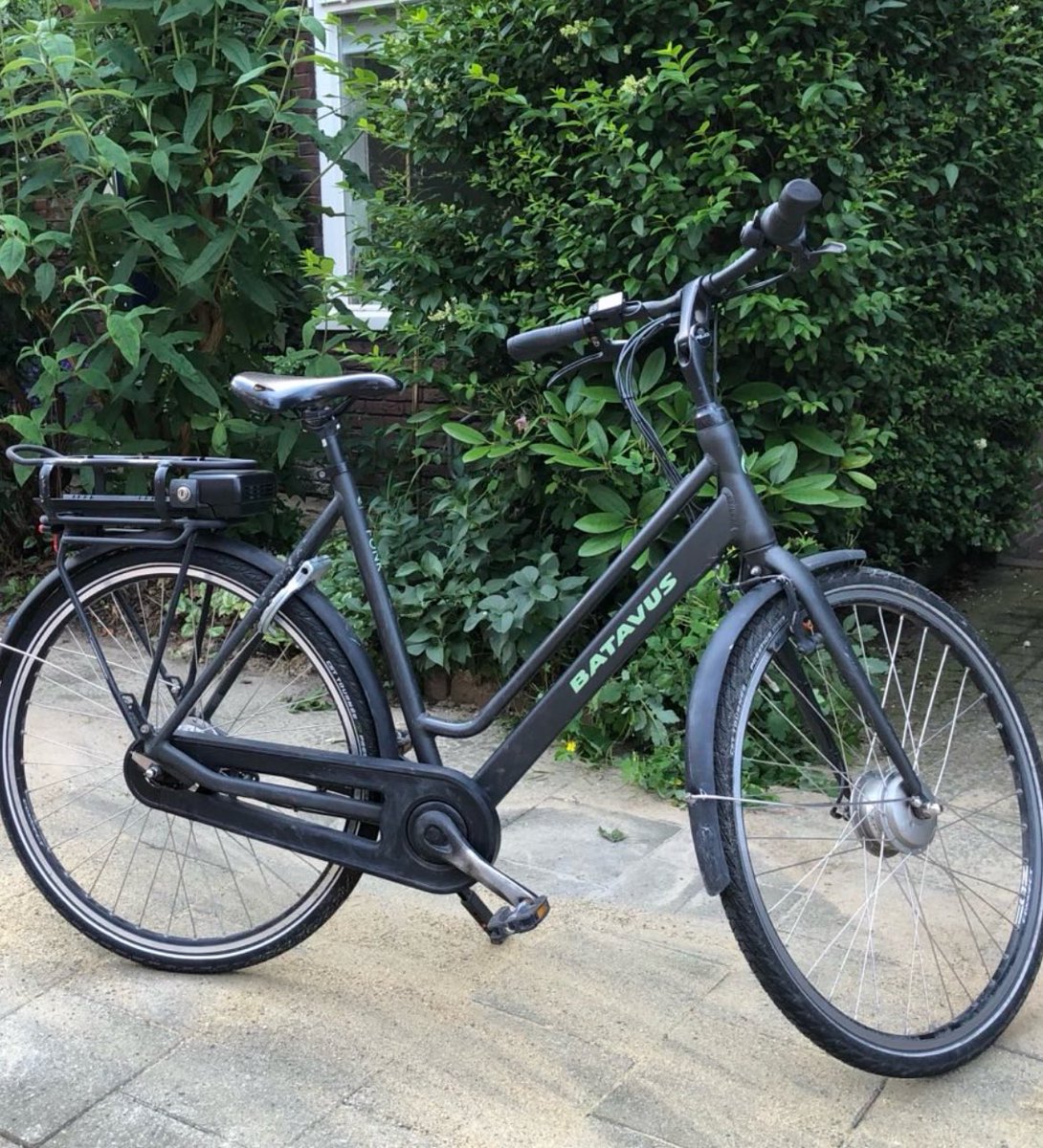 Zeer waarschijnlijk gestolen e-bike gevonden op de Vleutenseweg. Is iemand zijn fiets kwijt? <a href="/POL_Utrecht/">Politie Utrecht</a> en <a href="/GemeenteUtrecht/">Gemeente Utrecht</a> doen er niets mee. #Utrecht #West