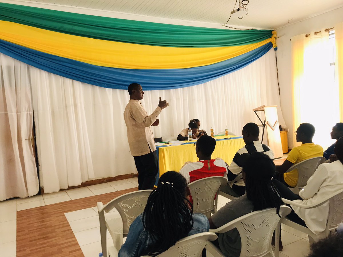 ntaramayouth's tweet photo. Muri iki gicamunsi, Urubyiruko ruhagarariye abandi mu murenge wa @NtaramaBugesera bitabiriye amahugurwa yateguwe na #RCCDN kubufatanye na @REMA_Rwanda n’amahugurwa ajyanye no kubungabunga urusobe rw’ibidukikije no kurwanya imihindagurikire y’ibihe. https://t.co/l8tmjXdzRz